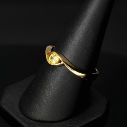 Wunderschöner Ring aus 14K 585 Gold in stilvollem Design, besetzt mit einem funkelnden, gelben Zirkonia RG ca. 55-56