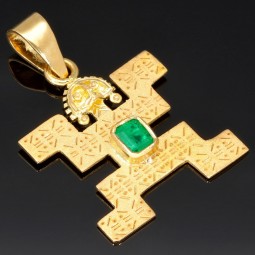 Außergewöhnlicher kolumbianischer Precolombino Gold-Anhänger mit präkolumbianischen Motiv aus der Tolima Kultur aus hochwertigem 750 18K Gold, veredelt mit einem exquisiten Smaragd  (ca. 0,26 ct.)