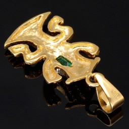 Precolombino Frosch-Anhänger aus glanzvollem 750 / 18K Gold im präkolumbianischen Stil mit einem edlen, eingefassten Smaragd (ca. 0,28 ct.)