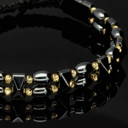 Längenverstellbares, modernes Kugel Zug-Armband mit 28 Perlen aus hochwertigem Gold in 585 / 14K und glänzenden, grauschwarzen Beads