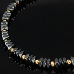 Trendiges, längenverstellbares Kugel Zug-Armband stilvollem Design mit Goldperlen in funkelndem 585 14K und schwarzen Beads (ca. 17-23 cm )