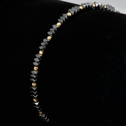 Trendiges, längenverstellbares Kugel Zug-Armband stilvollem Design mit Goldperlen in funkelndem 585 14K und schwarzen Beads (ca. 17-23 cm )