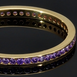 Memory-Zirkoniaring 585 14 Karat Gold-Ring aus Gelbgold mit leuchtenden, dunkel-lila Zirkonia bestückt Ringgröße ca. 53