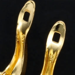 Glänzende Ohrringe in Form von Blättern aus 14K / 585er Gelbgold