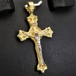 Massiver Jesus-Kreuz-Anhänger mit filigranen Details aus 8k 333 Bicolor Gold (Gelbgold und Weißgold)